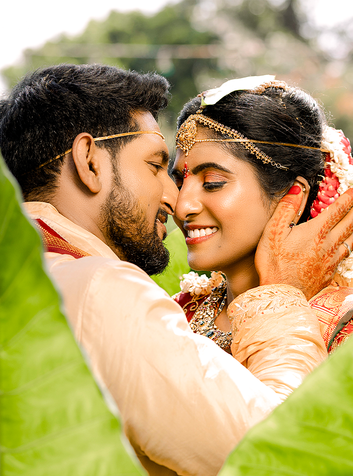Candid South Indian wedding couple photography by Chandrika Studios in Anna Nagar and Mogappair, Chennai